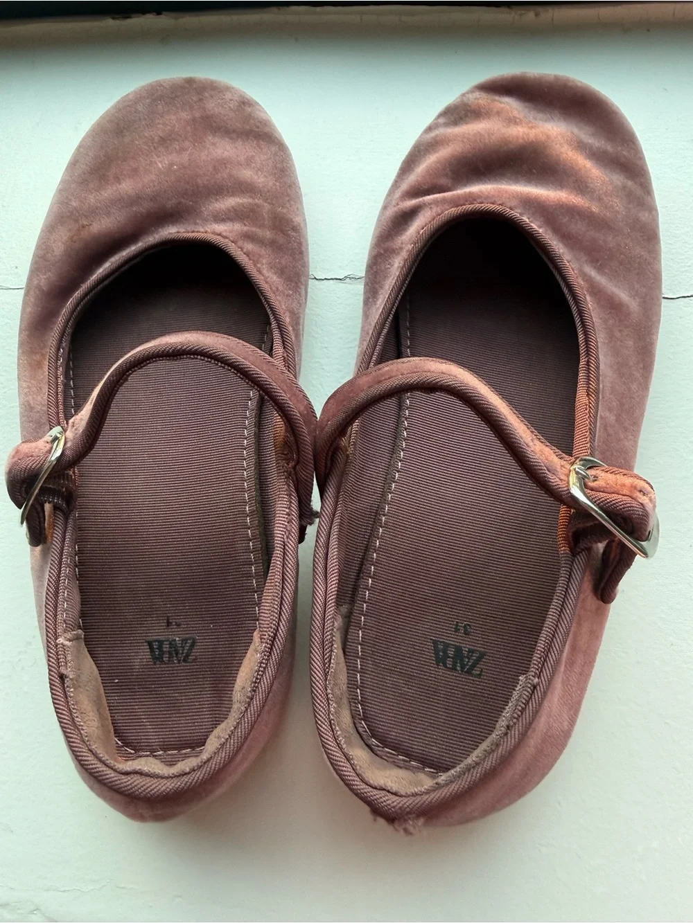 Zara Girls Mauve Velvet Mary Jane Shoes, size 13 (Zara 31)